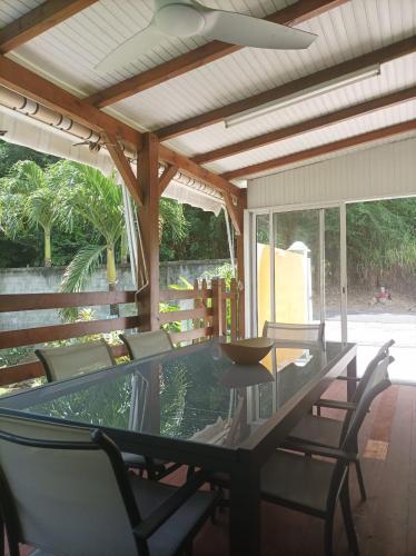 Facilities, Villa Pave Fleurie, piscine in Morne-A-l'Eau