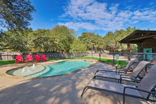Wimberley Log Cabins Resort and Suites- Reunion Cabin in Wimberley, USA
