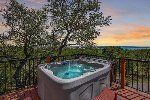 Scenic Treehouse, Canyon Lake