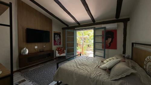Suite com jardim privativo - Casa das Bromélias - 02 (Suite com jardim privativo - Casa das Bromelias - 02) in Moura Brazil