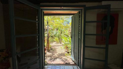 Suite com jardim privativo - Casa das Bromélias - 02 (Suite com jardim privativo - Casa das Bromelias - 02) in Moura Brazil