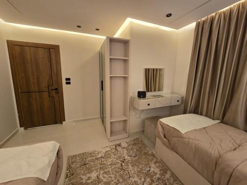 شقه انيقه بتصميم مميز في 6 اكتوبر للايجار - image 6