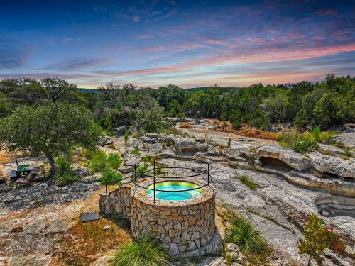 Lighthouse Hill Ranch - Brown House in Johnson City (TX)