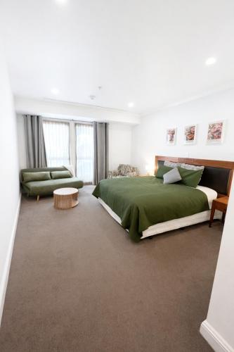 Spacious City Studio Stay - Modern with Extras, Auckland