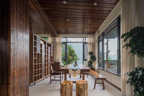 Zhangjiajie Spring Plum Resort-Free One-way Pickup-A 5 minutes'walk to Forest Park - image 4