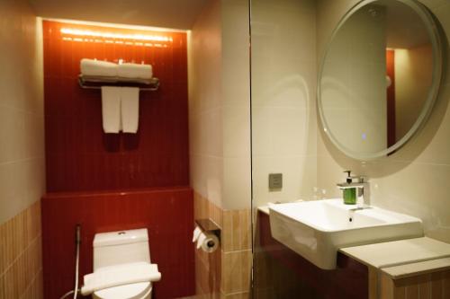 room detail thumbnail 2