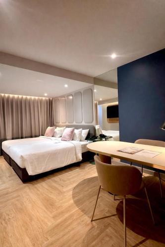 room detail thumbnail 0