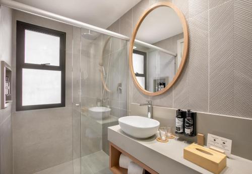 room detail thumbnail 2