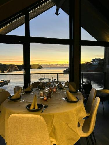 Viesnīcas āriene, Boat House With Sea Views An Hour From Bergen in Nautnes