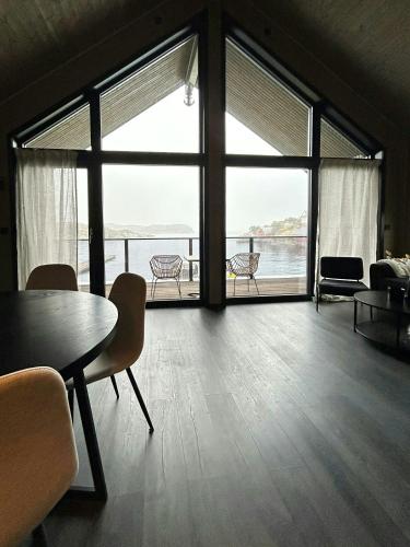 Viesnīcas āriene, Boat House With Sea Views An Hour From Bergen in Nautnes