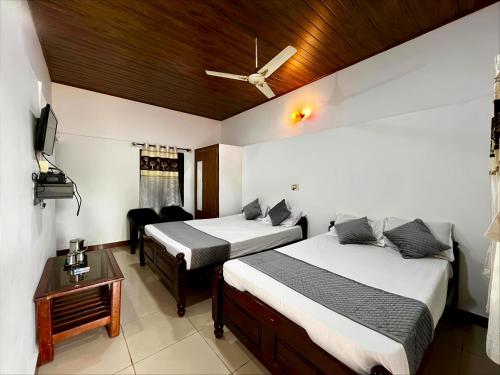 Jungle Greens Homestay - 150Y Old Coffee Estate, Home Food, Jungle Safari in Mallandur