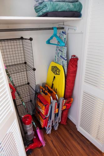 Tropical Studios at Marine Surf Waikiki - FREE PARKING - BEST LOCATION - FULL KITCHEN - SWIMMING POOL - image 14