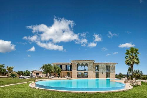 Exclusive Design Villa Facing Cabrera