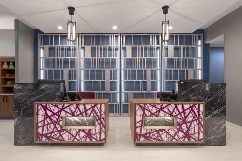 大堂, La Quinta Inn & Suites by Wyndham Athens I-65 in 阿森斯