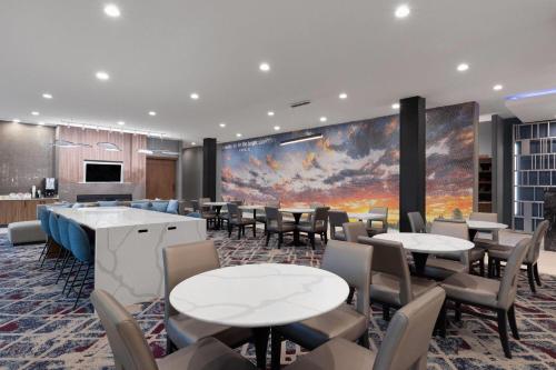 大堂, La Quinta Inn & Suites by Wyndham Athens I-65 in 阿森斯