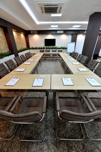 Garni Hotel Aveny - image 8