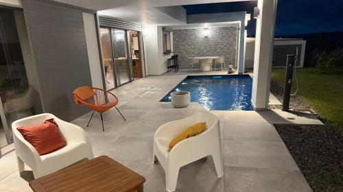 Palvelut, AQUAWAVES - Villa VAGUELIS 6 à 8 personnes - Front de Mer au Moule - vue Désirade & Surf (AQUAWAVES - Villa VAGUELIS 6 a 8 personnes - Front de Mer au Moule - vue Desirade & Surf) in Le Moule