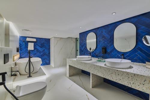 room detail thumbnail 2