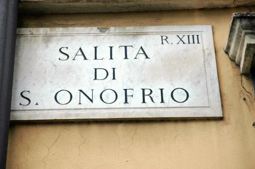 Apartment Sant'Onofrio - image 10