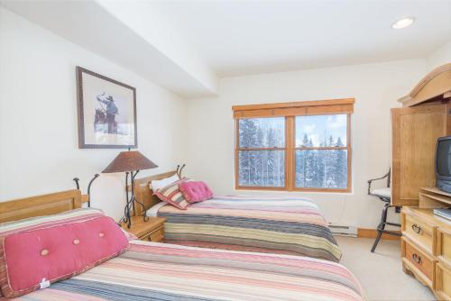 Bear Creek Lodge – khách sạn tại Làng Núi (CO)