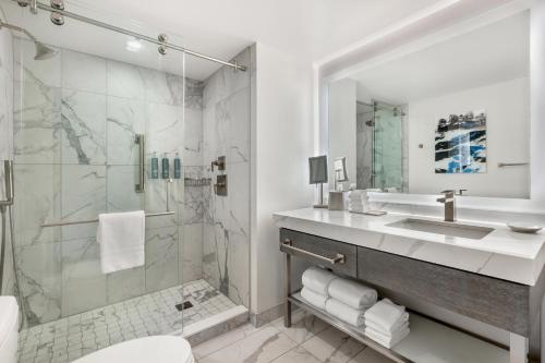 Hilton Grand Vacations Chicago Downtown Magnificent Mile - image 37