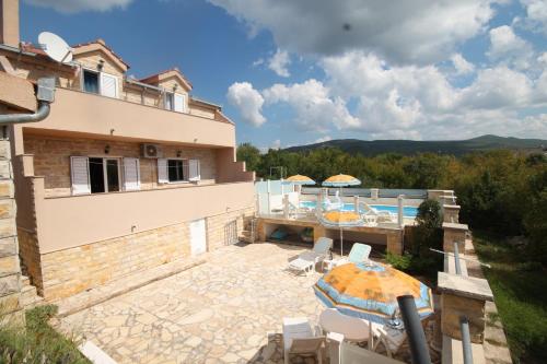 Viesnīcas āriene, VILLA DINJA in Gizdavac