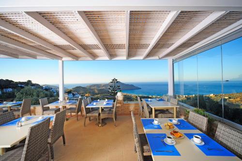 Restaurant, Stefanos Village Hotel in Foinikas