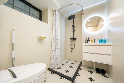 Shanghai Hills & ZINN City Loft Near Metro Line 1 Changshu Rd and Close to Tianzi Fang - image 5