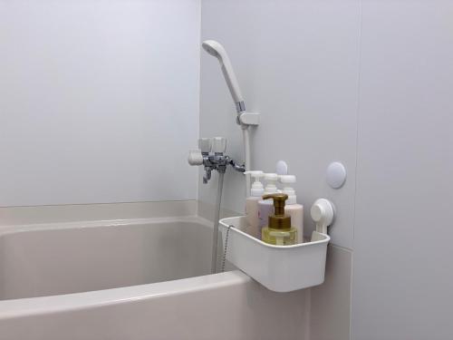 Shower, カプセルホステル鈴森屋 Capsule Hostel Suzumoriya near Renko-ji Temple Koto