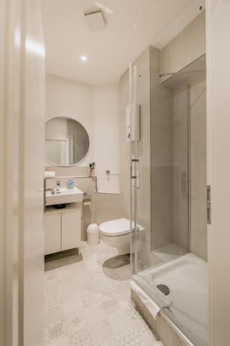 120qm MyGold Apartment 2 Bathrooms Balcony Up to 9 Guests, Renovated, Berlín (fotografie 10)