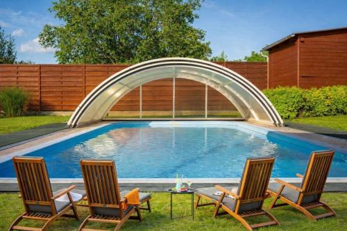 Fiesta Balaton Villa – khách sạn tại Balatonszarszo