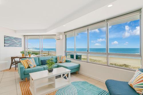 Oceanside Resort - Absolute Beachfront Apartments