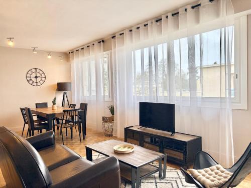 Grand T2 industriel lumineux & calme - proche ESA