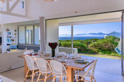 Romansbaai Oceanview Family House - Wildlife Estate in Birkenhead