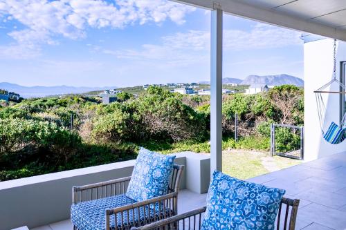 Romansbaai Oceanview Family House - Wildlife Estate in Birkenhead