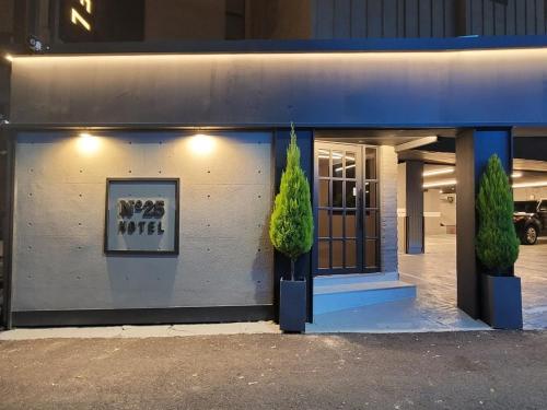 東岩站25號飯店 (Number25hotel Dongam Station) in 南洞區