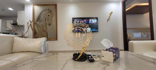 Goldcrest Apartments - image 38