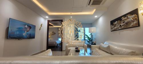 Goldcrest Apartments - image 26