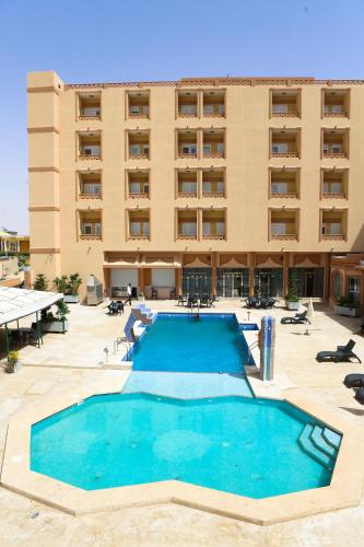 Swimming pool, Hotel Mauricenter Nouakchott in Nouakchott