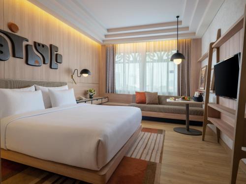 Grand Inna Tunjungan Hotel Surabaya Room Type - Deluxe Premier Double Bed