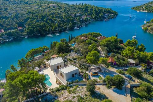 Luxury villa Sea Angel Brac with heated pool – khách sạn tại Lozisca