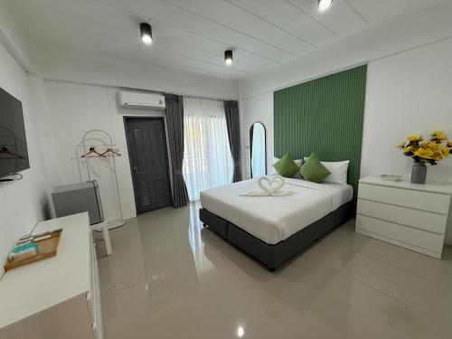 room detail thumbnail 1