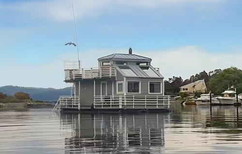 . Amazing Ship In Manstad With House Sea View