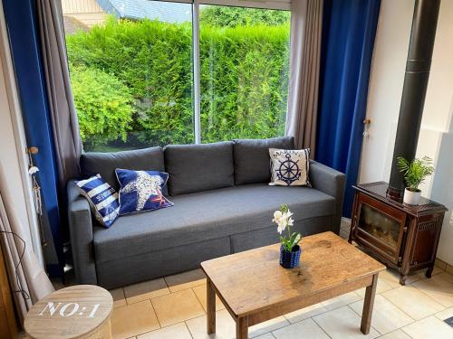Maison calme et lumineuse de plain-pied, jardin et piscine