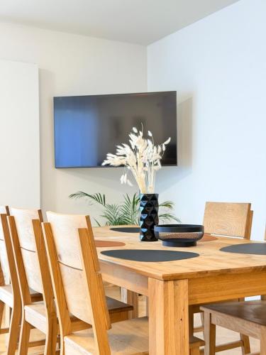 FamilyVilla new 4 Luxury Big Apartments parking - image 8