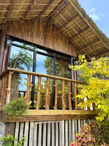 Thani's Little Cabin Rental - Native Room