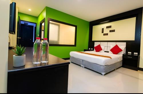 room detail thumbnail 1