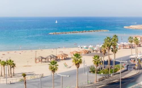 Deluxe Double or Twin Room with Sea View image 9