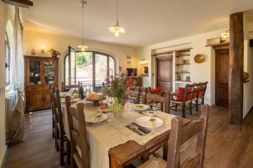 La Gufaia - holiday houses with pool near Florence in 卡爾米尼亞諾