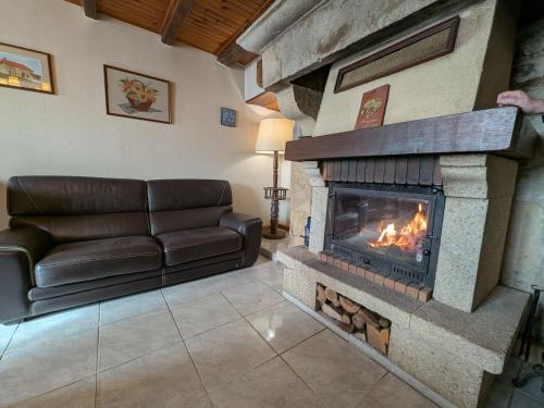 Chambres Confortables avec Petit Déjeuner Inclus et Salon de Jardin - FR-1-583-284 (Chambres Confortables avec Petit Dejeuner Inclus et Salon de Jardin - FR-1-583-284) in Lavigney